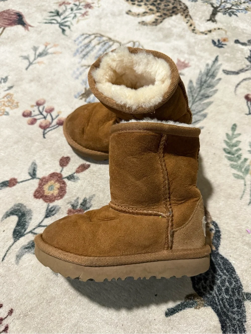Ugg Chestnut Suede Shearling-Lined Kids Boots size 7